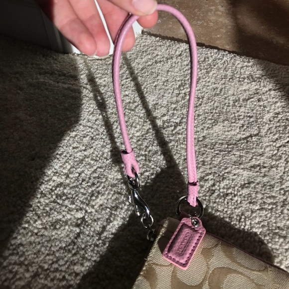 Coach wristlet - Picture 7 of 8